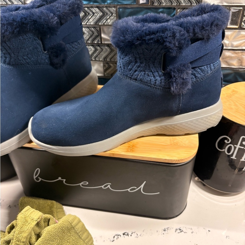 Skechers Women's Navy Winter Boots